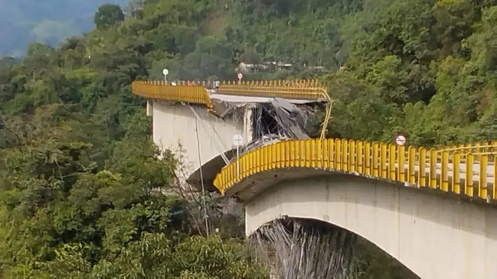 Bridge collapsed Boyaca