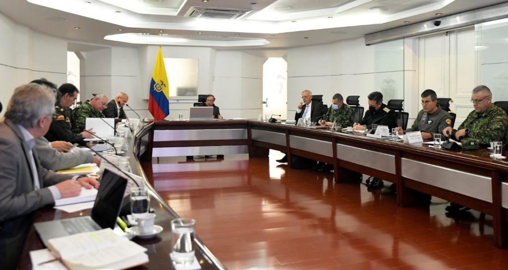 Colombia suspends offensive actions against FARC dissidents