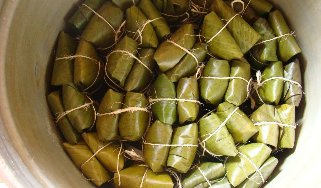 hallacas and tamales traditional Colombian food